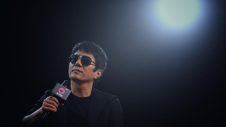 郑钧凭啥骂国内音乐是shi?